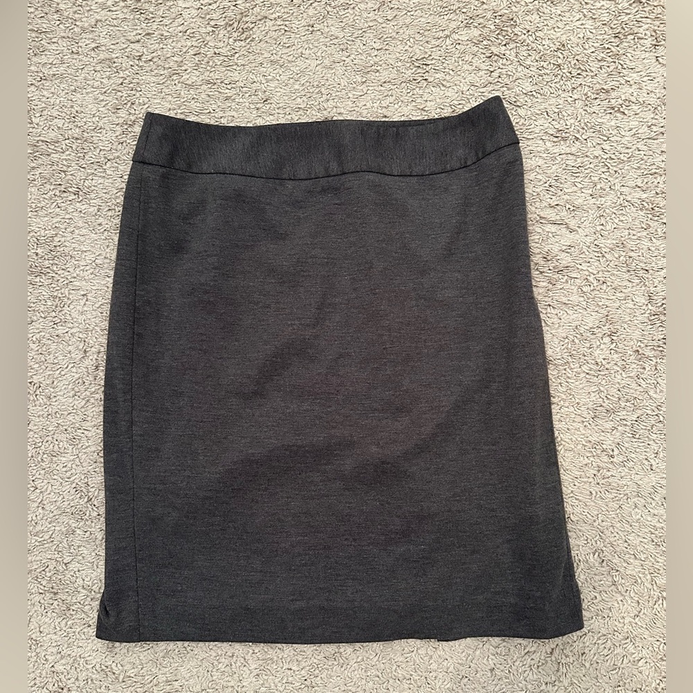 Nwot- ann Taylor gray pencil skirt size 4